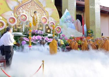 Trang nghiêm Đại lễ Phật đản Phật lịch 2567 của Phật giáo TP.HCM tại Việt Nam Quốc Tự