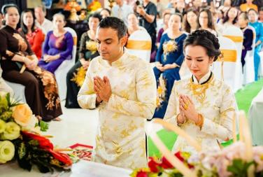 Phật tử ứng xử thế nào khi “phải cải đạo thì mới cho cưới”?