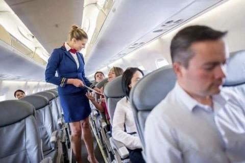 Nữ hành khách bị mời xuống khỏi máy bay trong im lặng